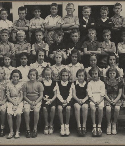 Terrace End School - Standard 3, 1942