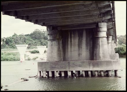 Construction of the Fitzherbert Bridge