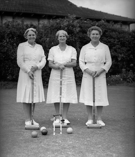 Three Unidentified Women - Croquet