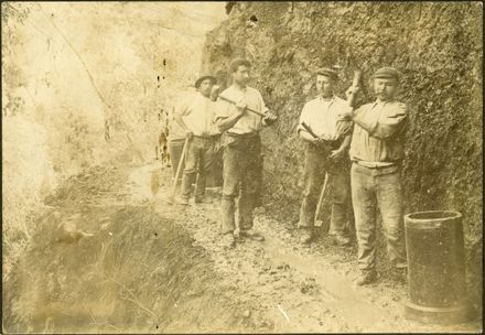 Workmen building the Manawatū Gorge road