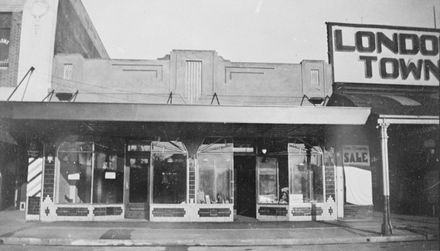 Leary's Pharmacy, The Square