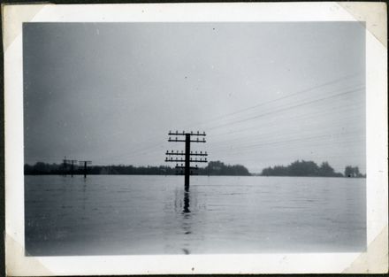 Power lines in Rangiotu Flood