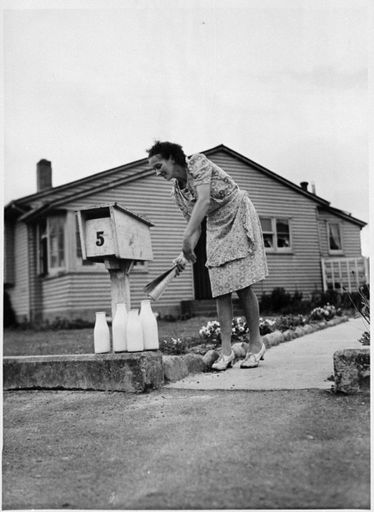 Evans Family Collection: Betty Evans at the letterbox, 5 Mansford Place