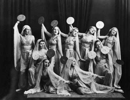 Boobhamba Dancing Girls