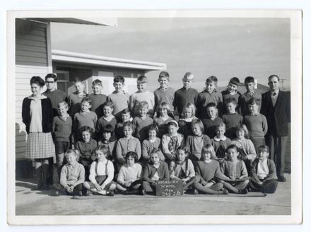 Highbury School - Class photo Standard 2/3 1966 - Resource cover image