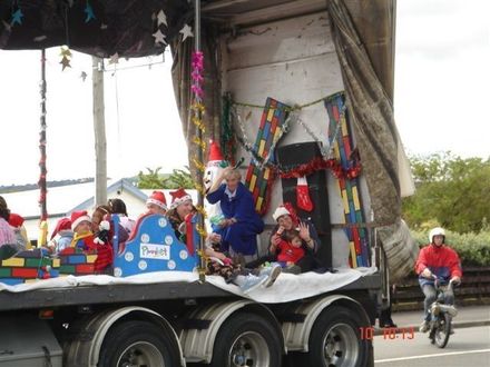 4th Annual Ashhurst Christmas parade, 2005. - Resource cover image