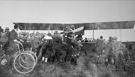 Crowd welcomes the first aeroplane to land in Palmerston North