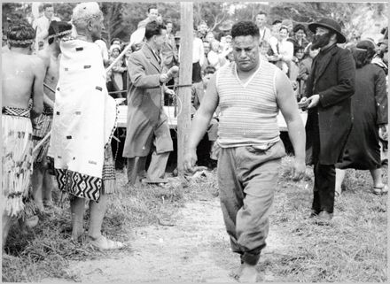Foxton Centenary- Re-enactment of arrival of early settlers from Paiaka