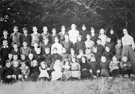 Pupils and teacher of Aokautere School