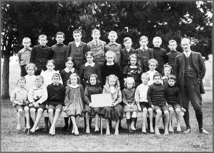 Raumai School, Group Photograph