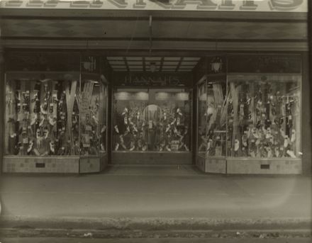 R Hannah & Co. shoe shop, Broadway