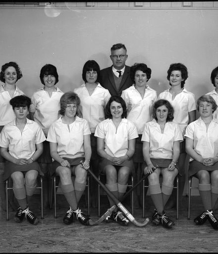 Teachers College Winter Sports Team - Hockey, women
