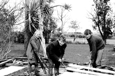 Demolition of the old Newbury School.