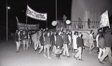 "2000 in Peaceful March Against War"