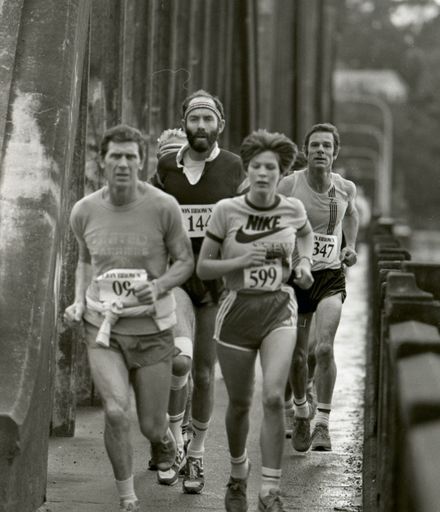 2022N_2017-20_039641 - Manawatu Lion Brown half-marathon 1984