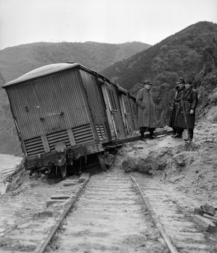 Train Derailment, Manawatu Gorge