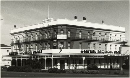 Taverners Arms, Main Street