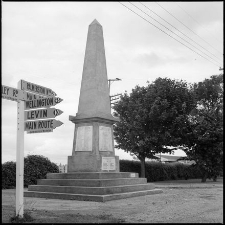 [Image of the cenotaph at Shannon.] - Resource cover image