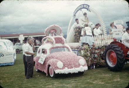 Floats in Floral Festival parade