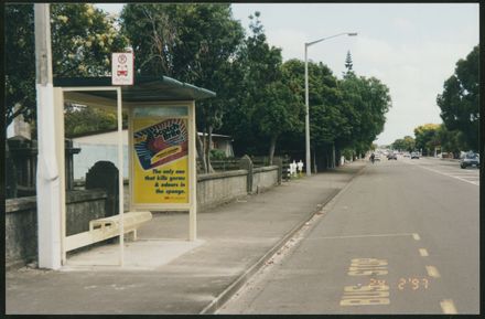 Bus shelter