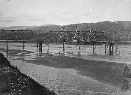 Ashhurst Bridge construction