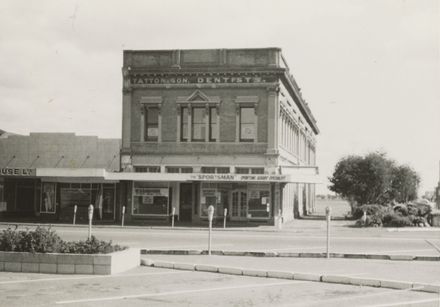 Coles building, The Square