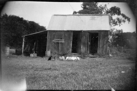 The original whare of Dahlstrom family, Roberts Line - Resource cover image