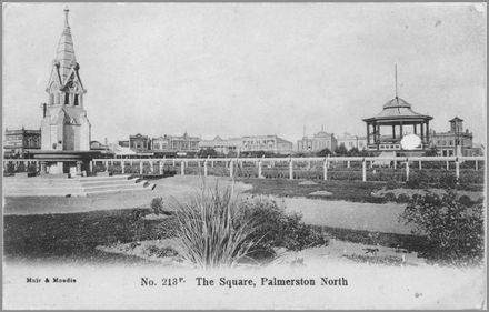 Coronation Monument and Band Rotunda in the Square