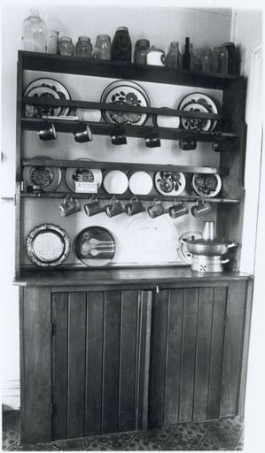104 Napier Road, Kitchen Furnishings