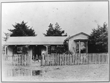 Homstead of the Stace family, Staces Road