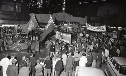 "2000 in Peaceful March Against War"