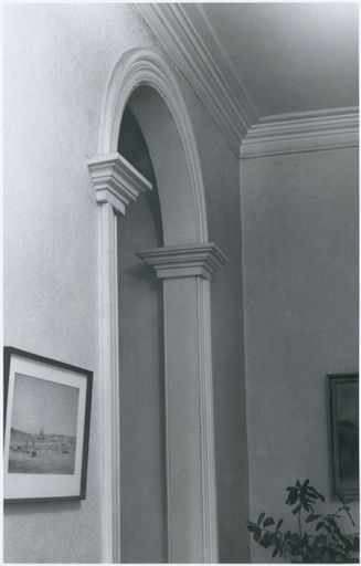 451 College Street, Hallway Archway