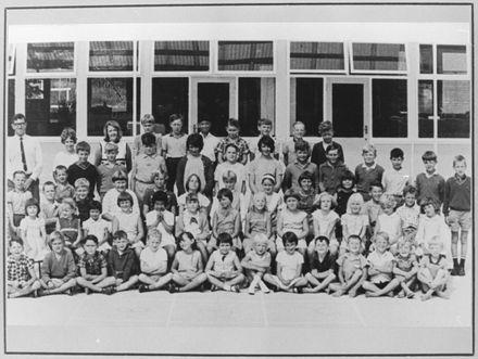 Fitzherbert East School - group photograph