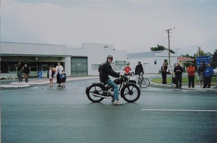 Third Ashhurst Christmas Parade, 2004. - Resource cover image