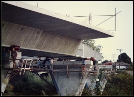 Construction of the Fitzherbert Bridge