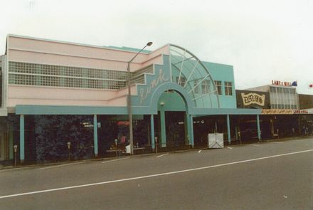 Link Arcade, Broadway