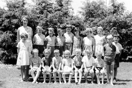 Newbury School, younger group class photo