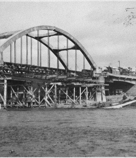 Construction of Fitzherbert Bridge