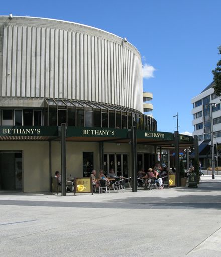 Council Chambers and Bethany's Cafe