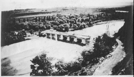 Saddle Road - Ashhurst Bridge under construction - Resource cover image