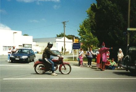 2002 Ashhurst Christmas Parade. - Resource cover image