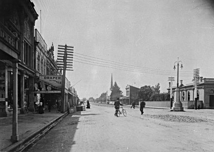 Broadway Avenue from The Square