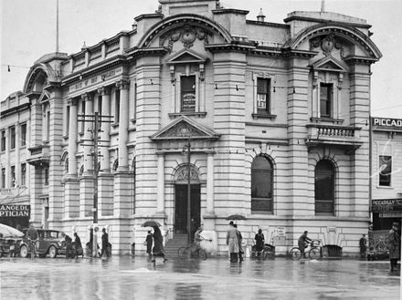 Bank of New Zealand, corner of Rangitikei Street and The Square