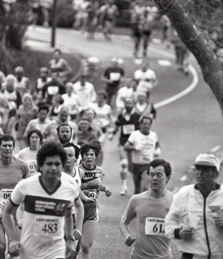 2022N_2017-20_039918 - Manawatu Lion Brown half-marathon 1984