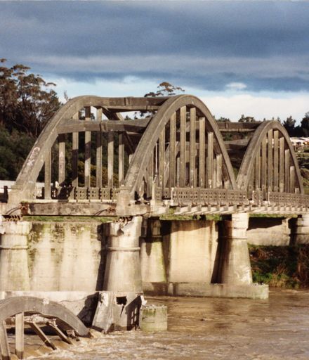 Demolition of the Fitzherbert Bridge