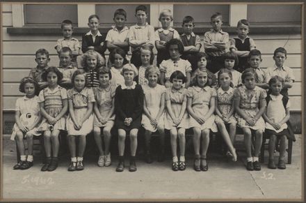 Terrace End School - Standard 2, 1942