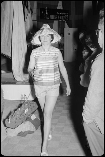 Mannequin Parade [ at the Boat Show]