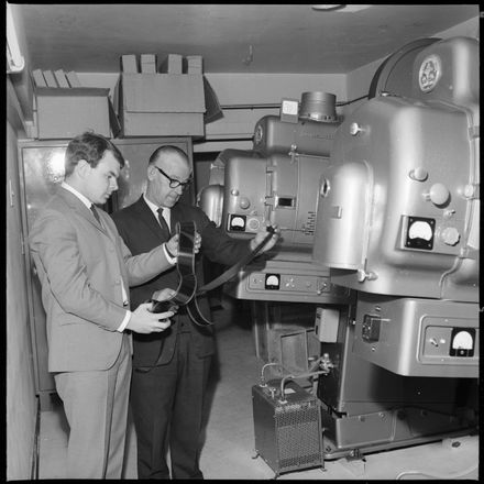 An Expert Eye on the Frames