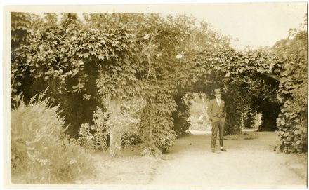 Andrews Collection: Bob in The Victoria Esplanade