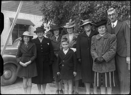 Family of Francis (Frank) Leslie Berry - Resource cover image